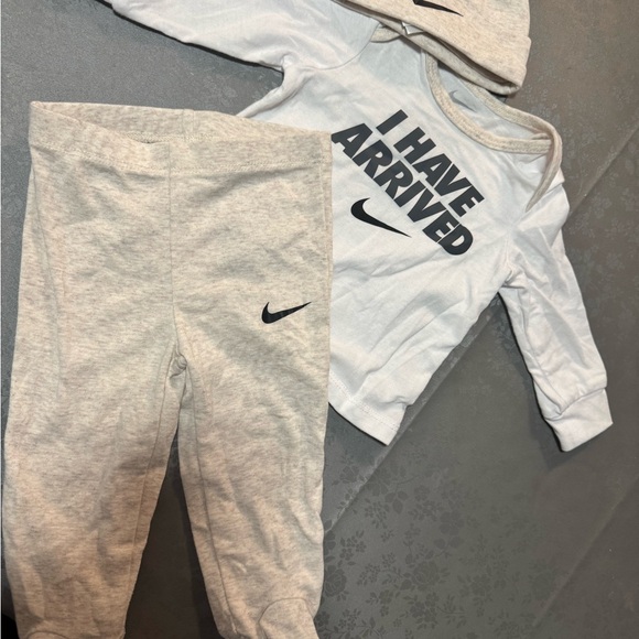 Nike Other - Nike Gray 'I Have Arrived' Baby Leggings Set